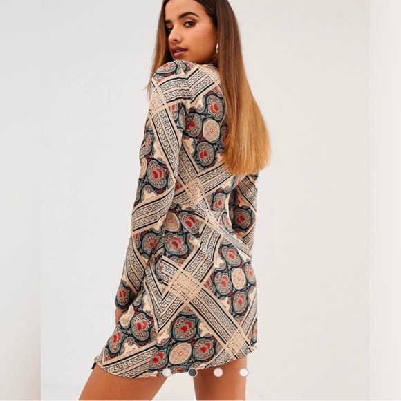 Twist front mini dress - Picture 3 of 3